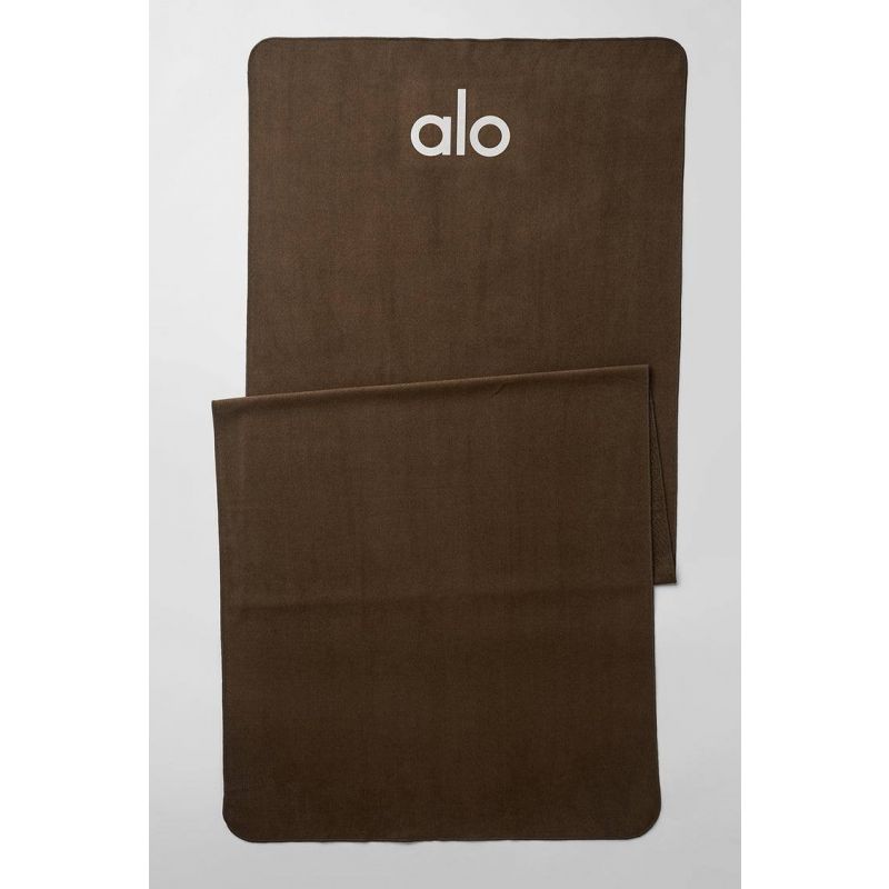 Grounded No-Slip Towel