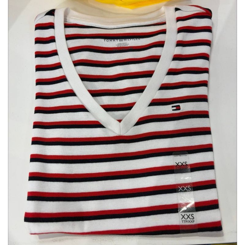 camiseta gola V manga curta