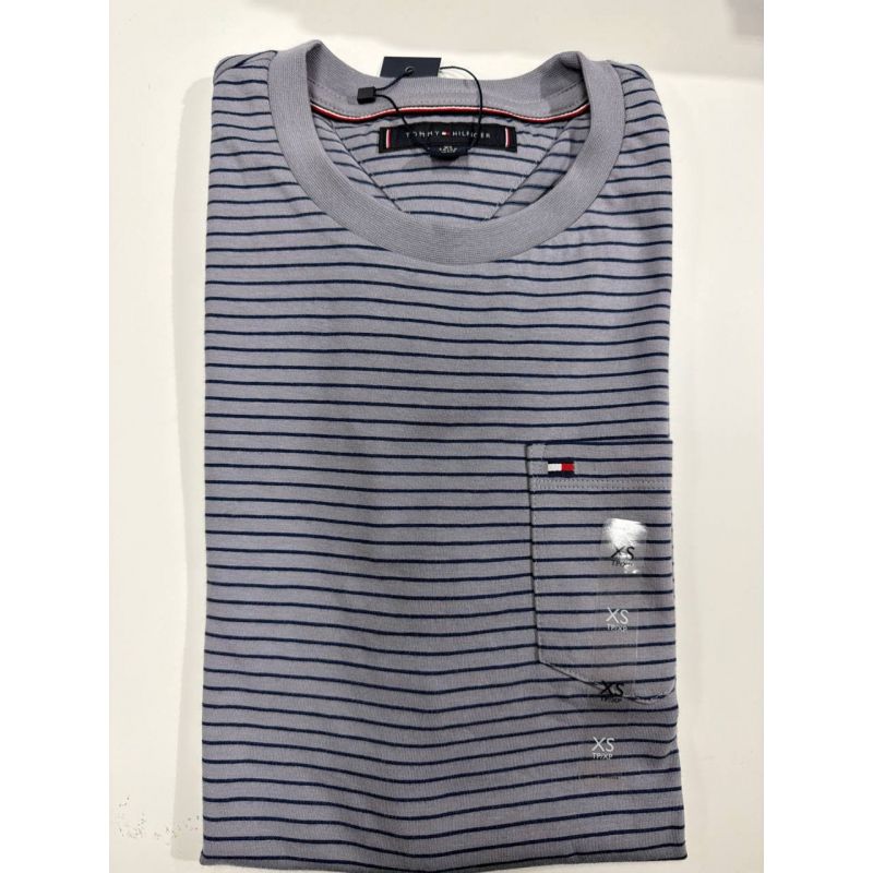 Camiseta regular fit com bolso