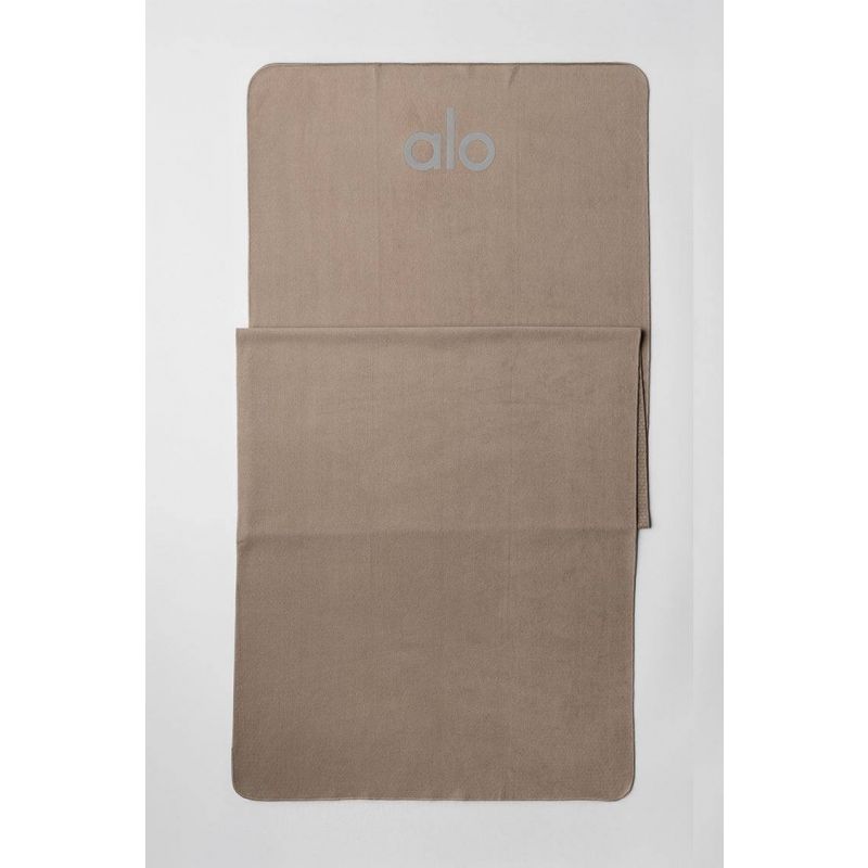 Grounded No-Slip Towel