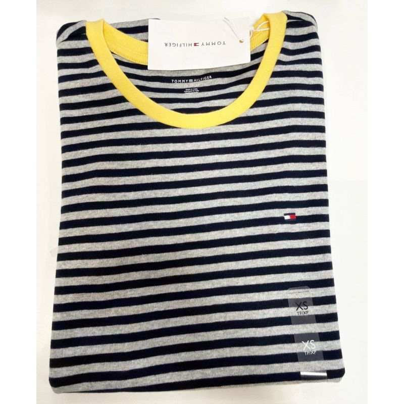 camiseta gola U manga curta