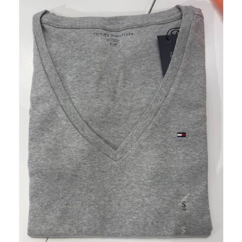 camiseta gola V manga curta