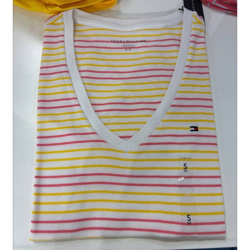 camiseta gola V manga curta