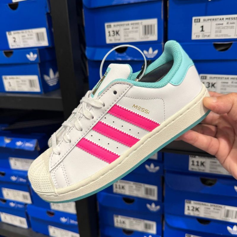 SUPERSTAR