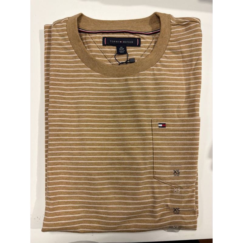 Camiseta regular fit com bolso
