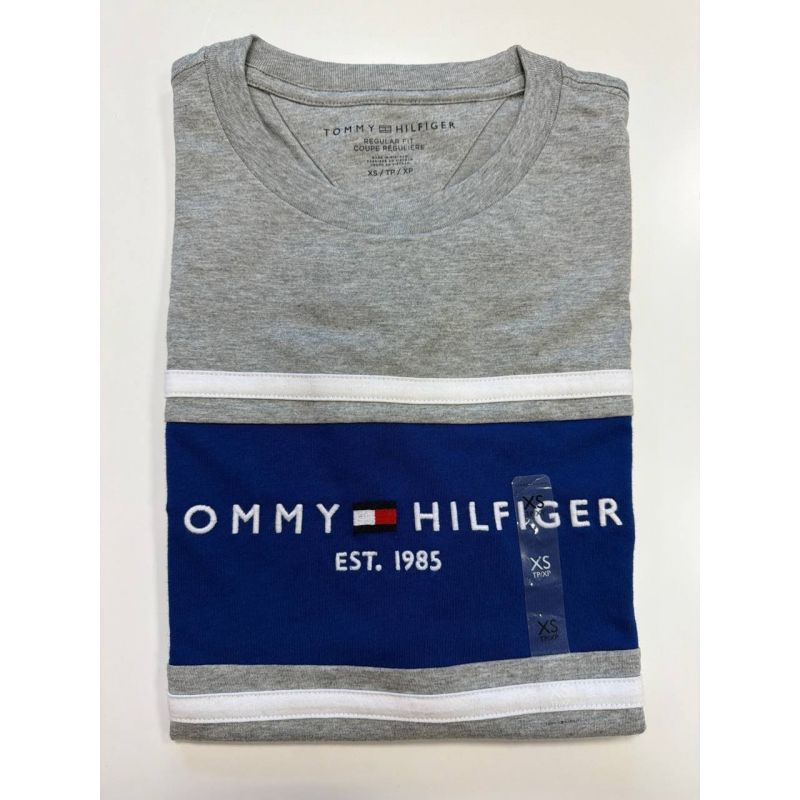 Camiseta Regular Fit Gola U com bordado