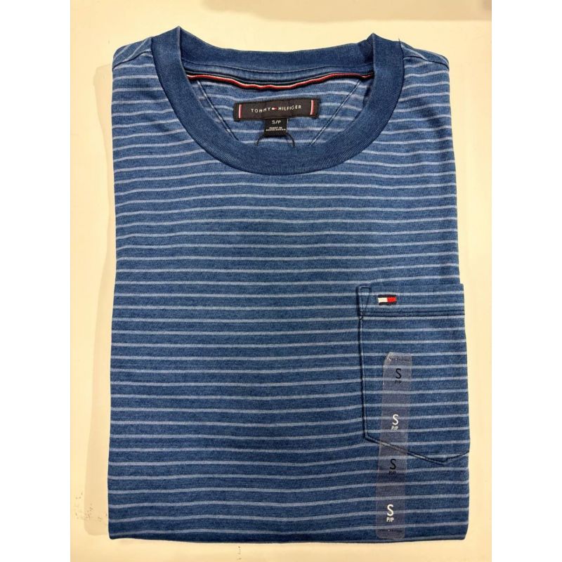 Camiseta regular fit com bolso