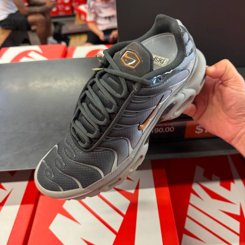 AIR MAX PLUS