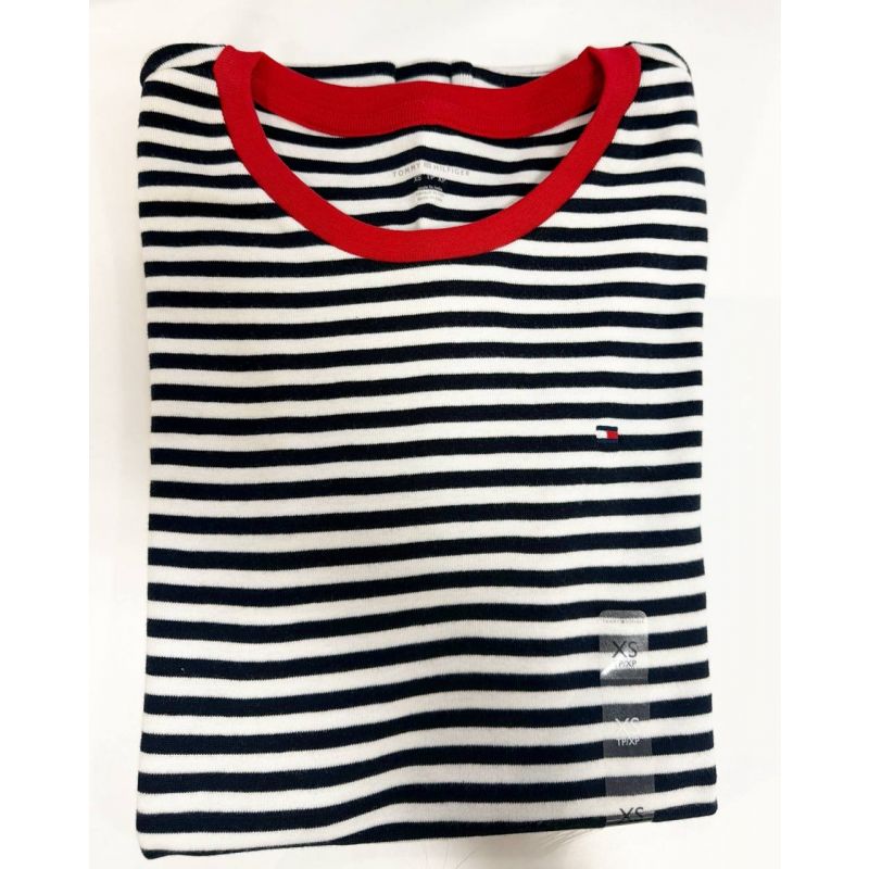 camiseta gola U manga curta