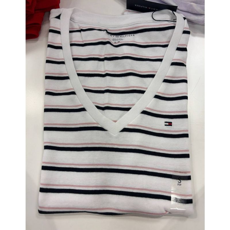 camiseta gola V manga curta