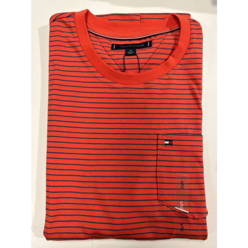 Camiseta regular fit com bolso
