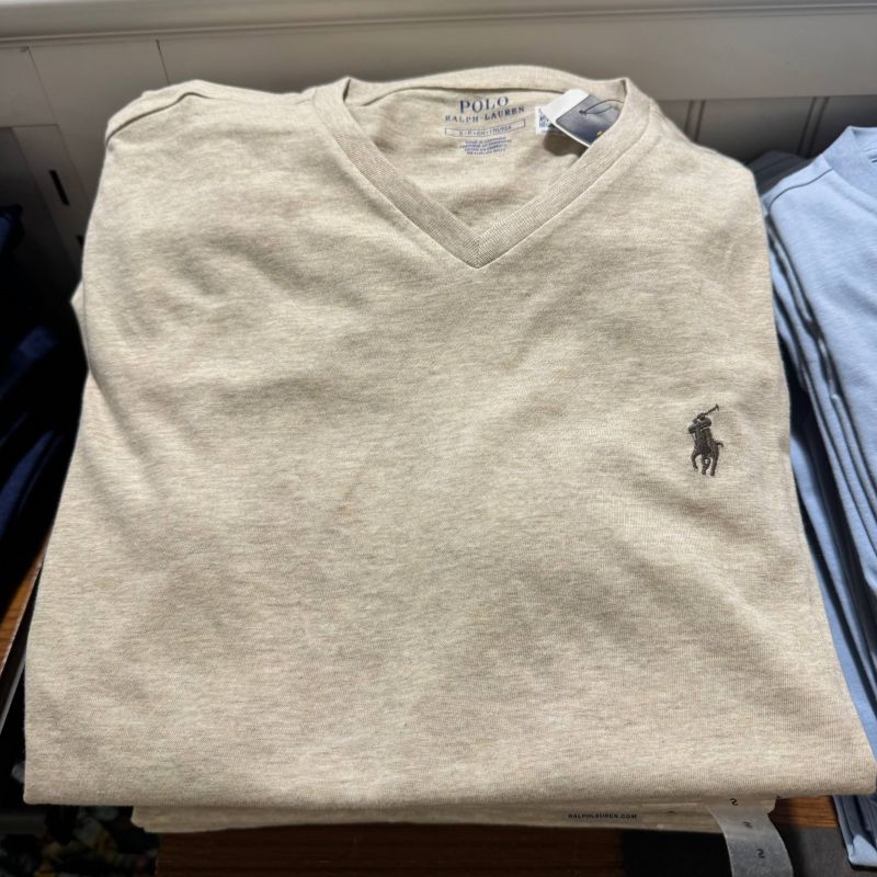CAMISETA GOLA V