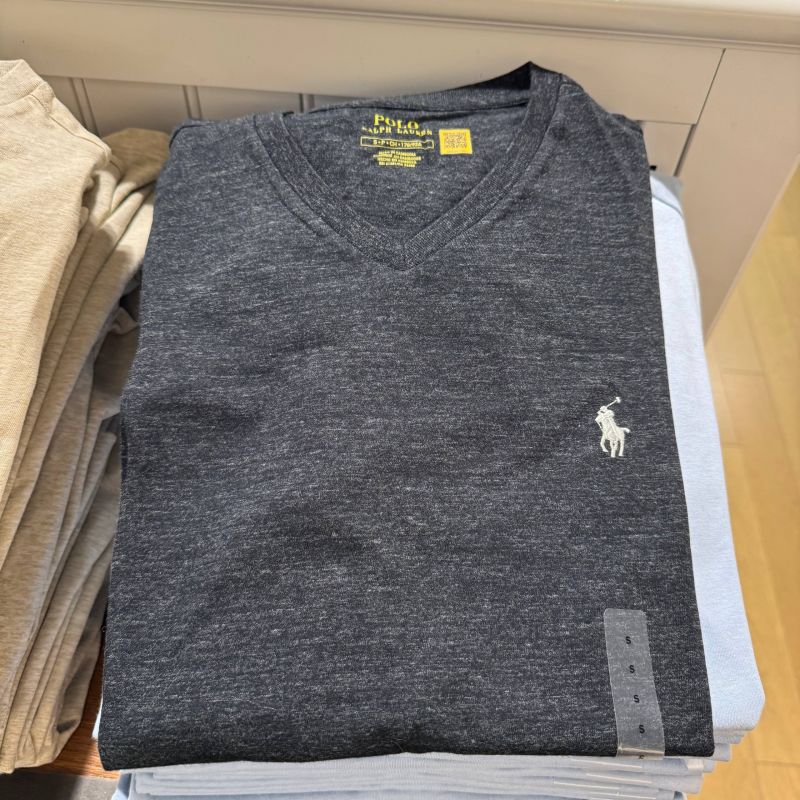 CAMISETA GOLA V