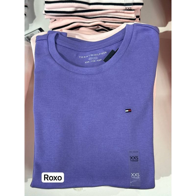 camiseta gola U manga curta