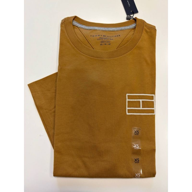 Camiseta Regular Fit Gola com bordado