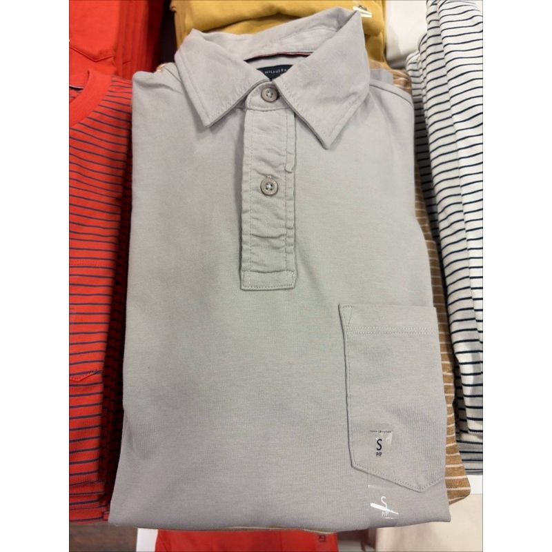 Camiseta regular fit polo com bolso manga curta