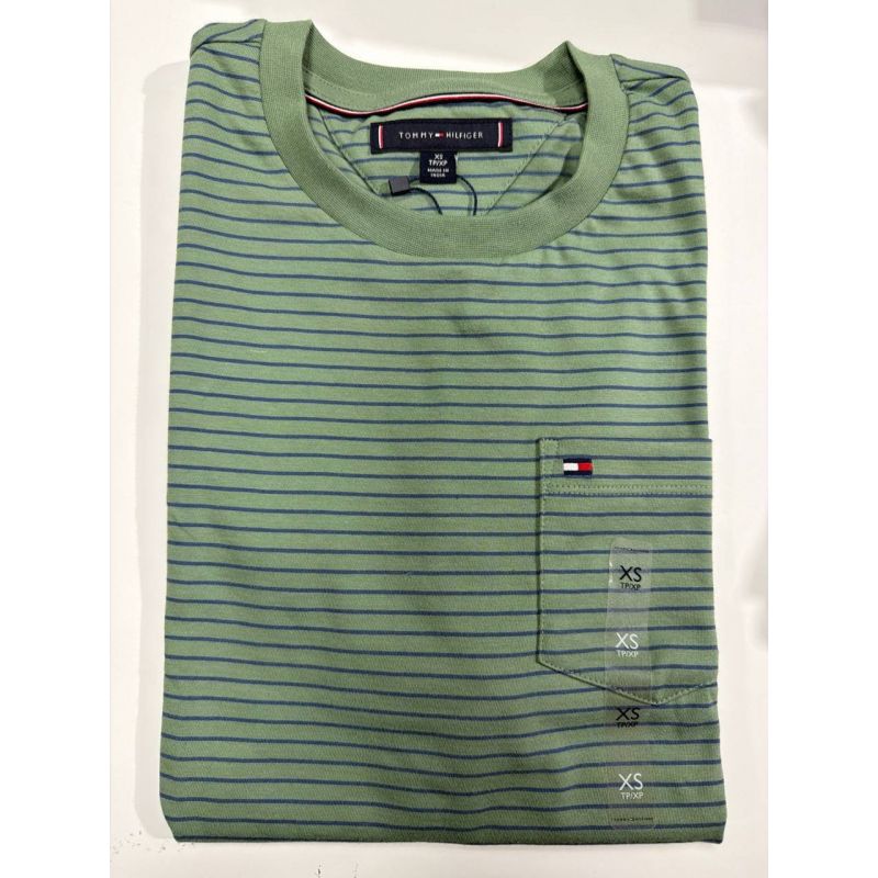 Camiseta regular fit com bolso