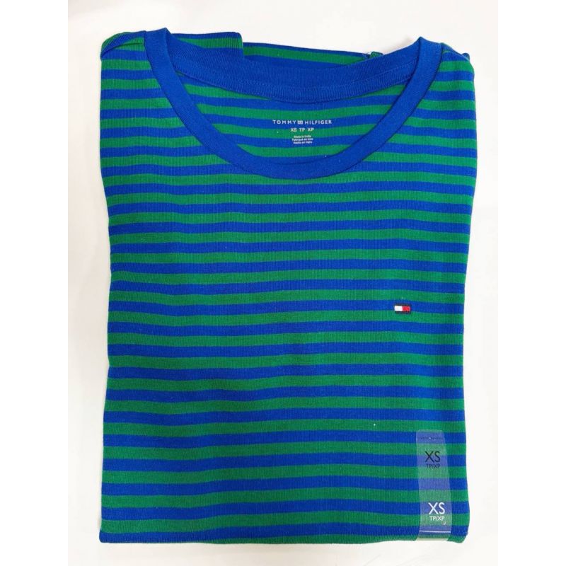 camiseta gola U manga curta