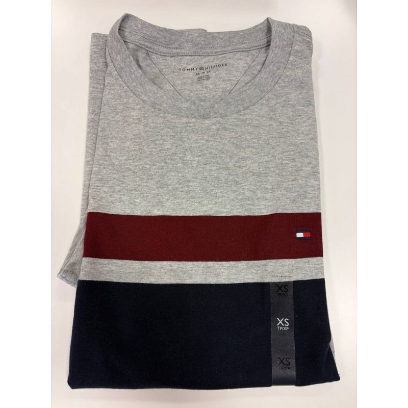 Camiseta Regular Fit Gola U