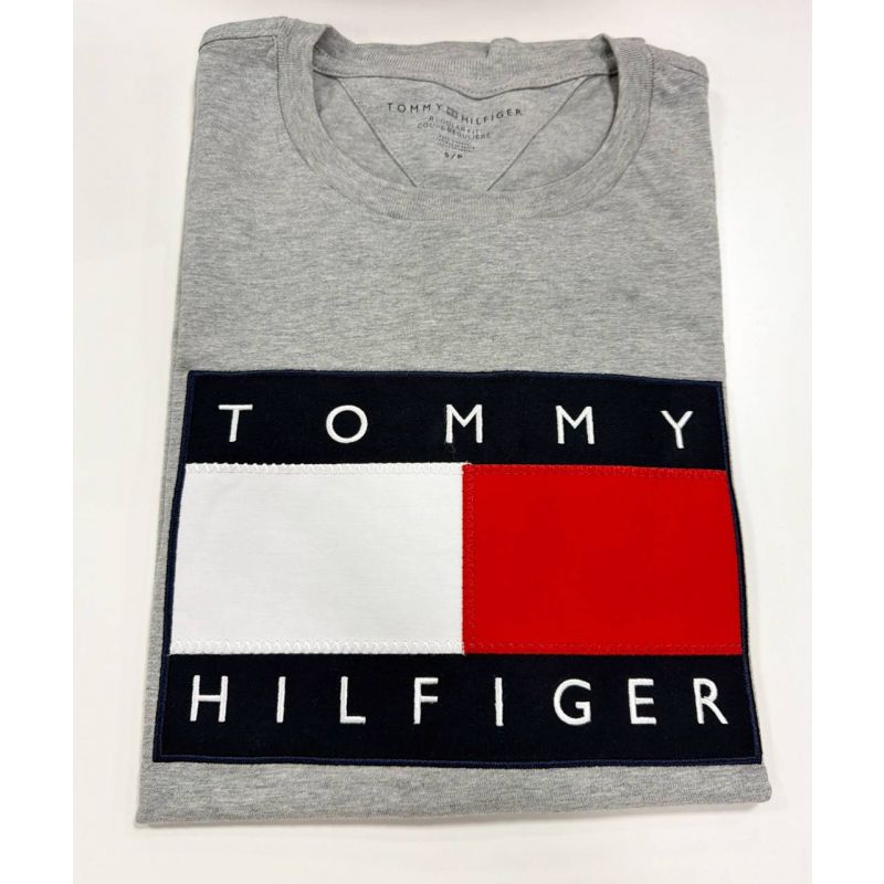 Camiseta Regular Fit Gola U