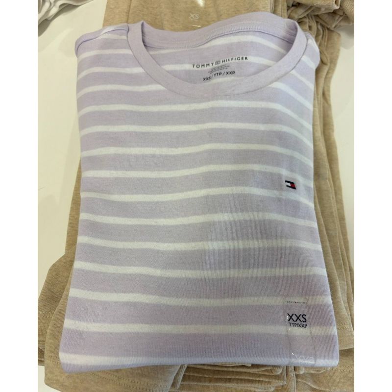 camiseta gola U manga curta