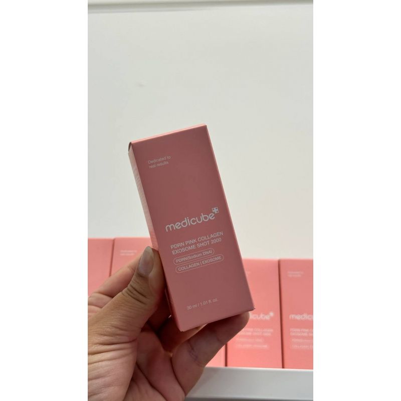 Medicube PDRN Pink Collagen Exosome Shot 2000 combina PDRN, colageno e exossomos para firmeza e regeneracao. Melhora a elasticidade da pele, reduz sinais de envelhecimento e promove hidratacao intensa.