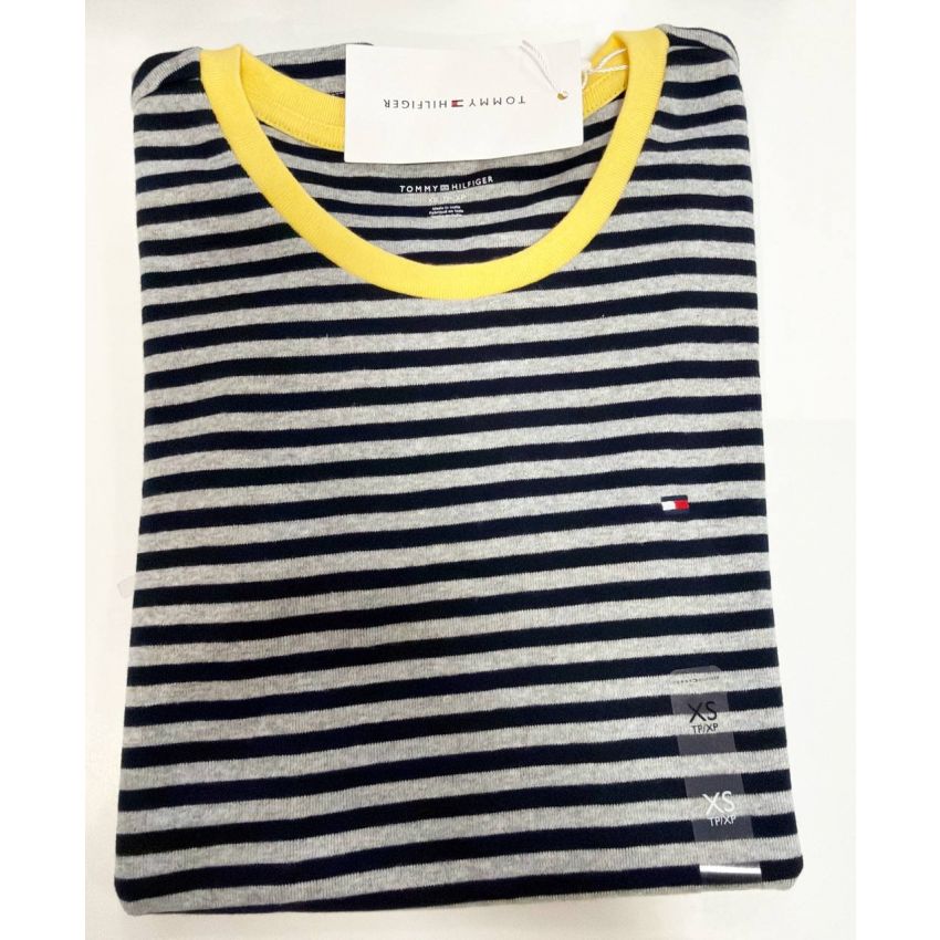 camiseta gola U manga curta