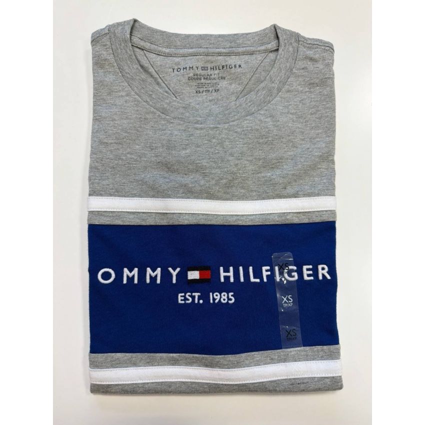 Camiseta Regular Fit Gola U com bordado