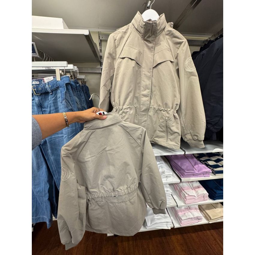 FEMININO Jaqueta corta vento com capuz embutido na gola