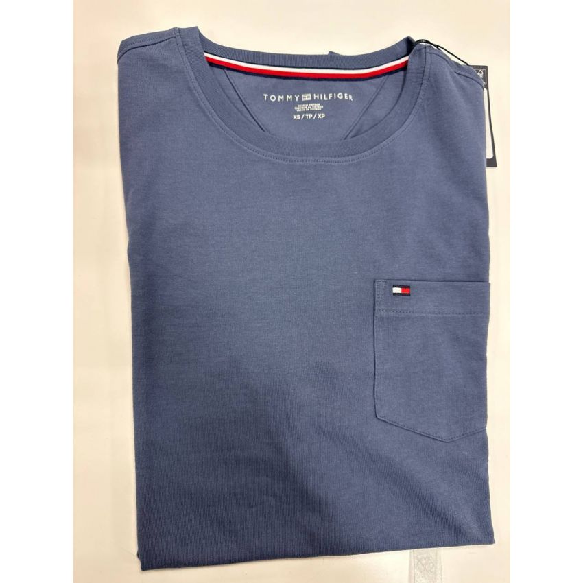 Camiseta Regular Fit Gola U com Bolso