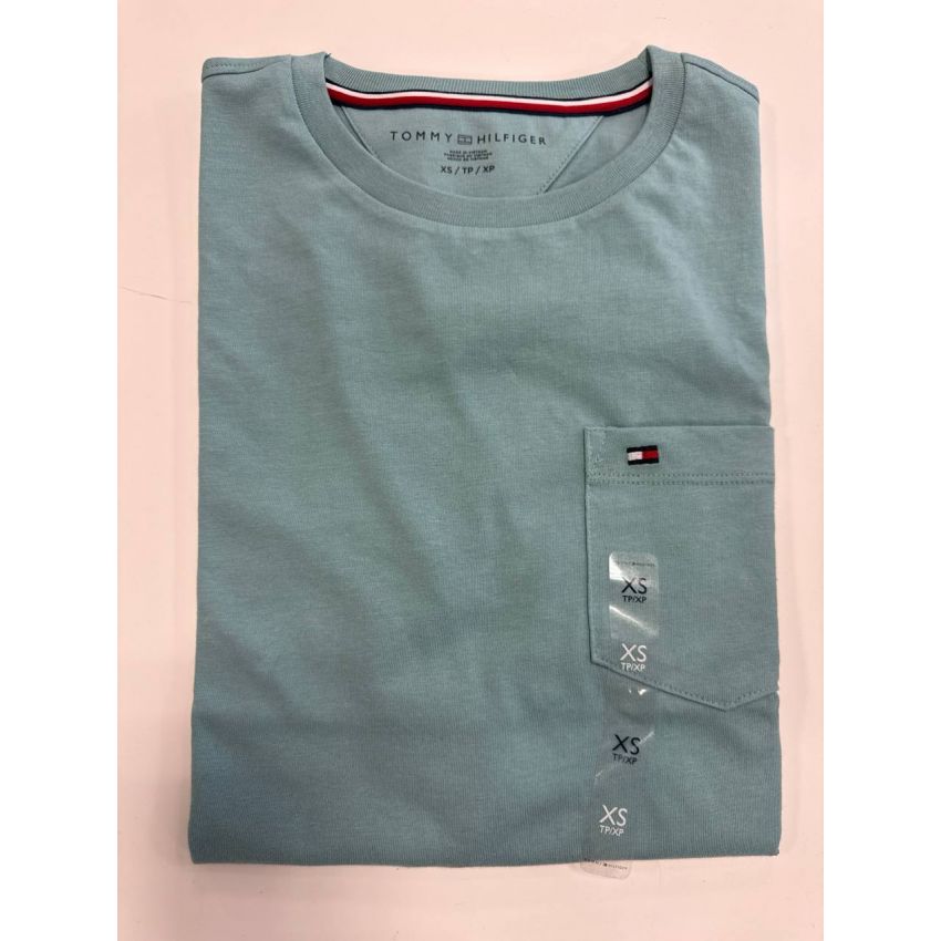 Camiseta Regular Fit Gola U com Bolso