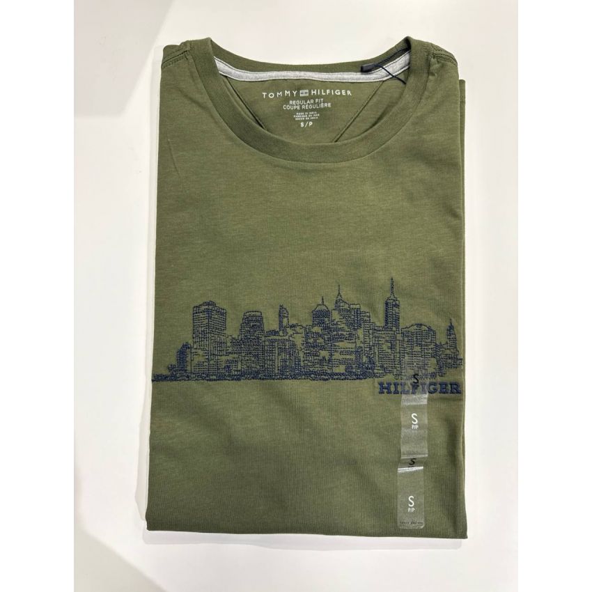 Camiseta Regular Fit Gola U bordada