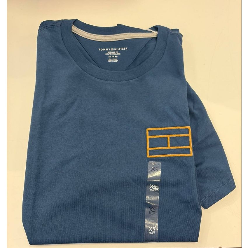 Camiseta Regular Fit Gola com bordado