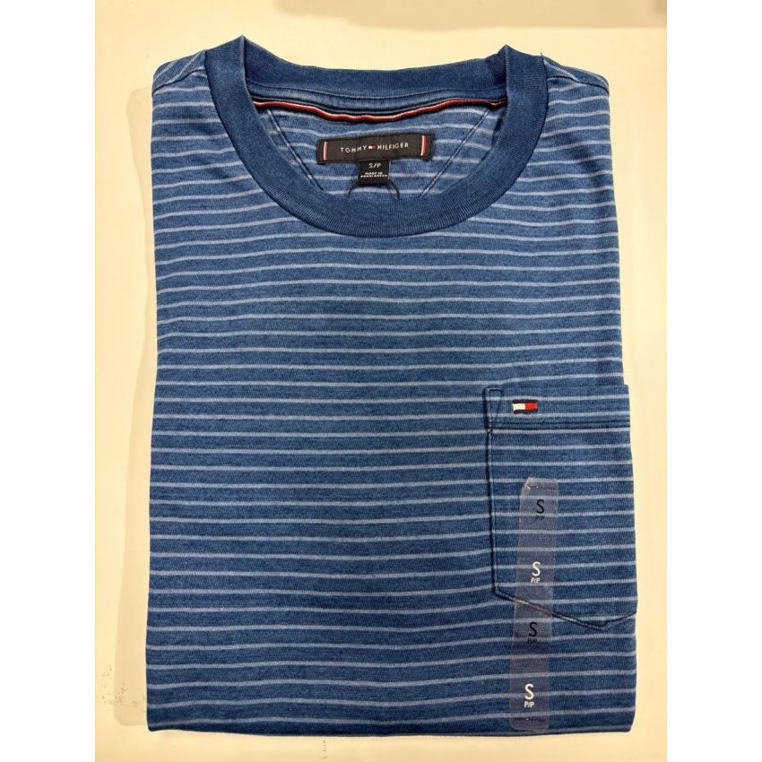 Camiseta regular fit com bolso