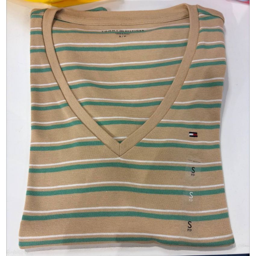 camiseta gola V manga curta