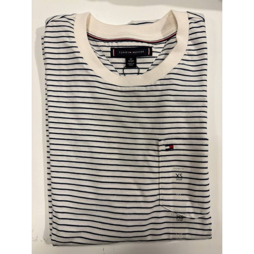 Camiseta regular fit com bolso