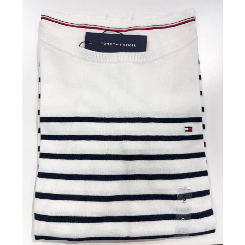 Blusa linha decote canoa manga longa
