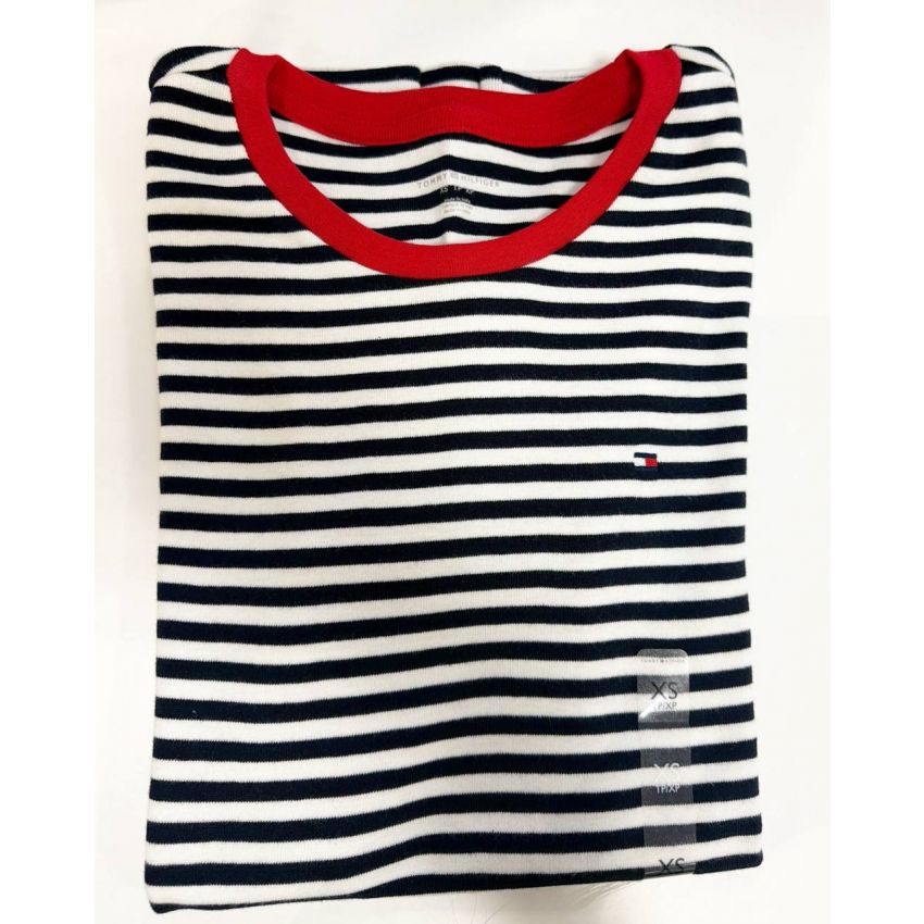 camiseta gola U manga curta