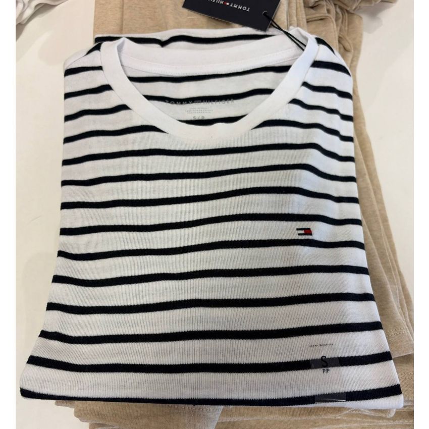 camiseta gola U manga curta