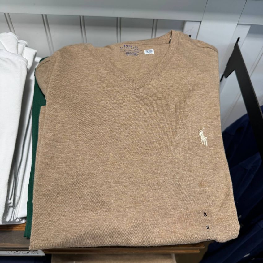 CAMISETA GOLA V