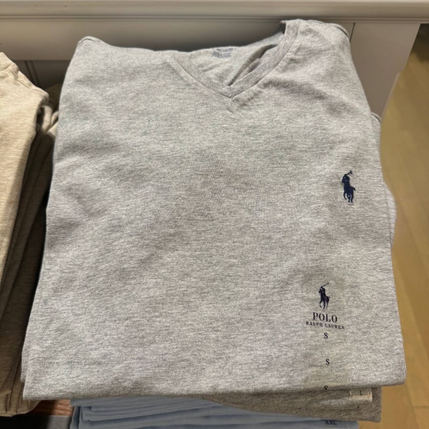 CAMISETA GOLA V
