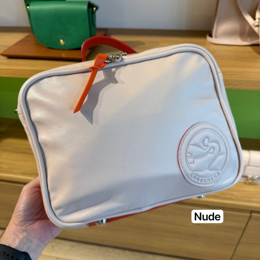 BOLSA MÉDIA DE MÃO COM ALÇA EXTRA