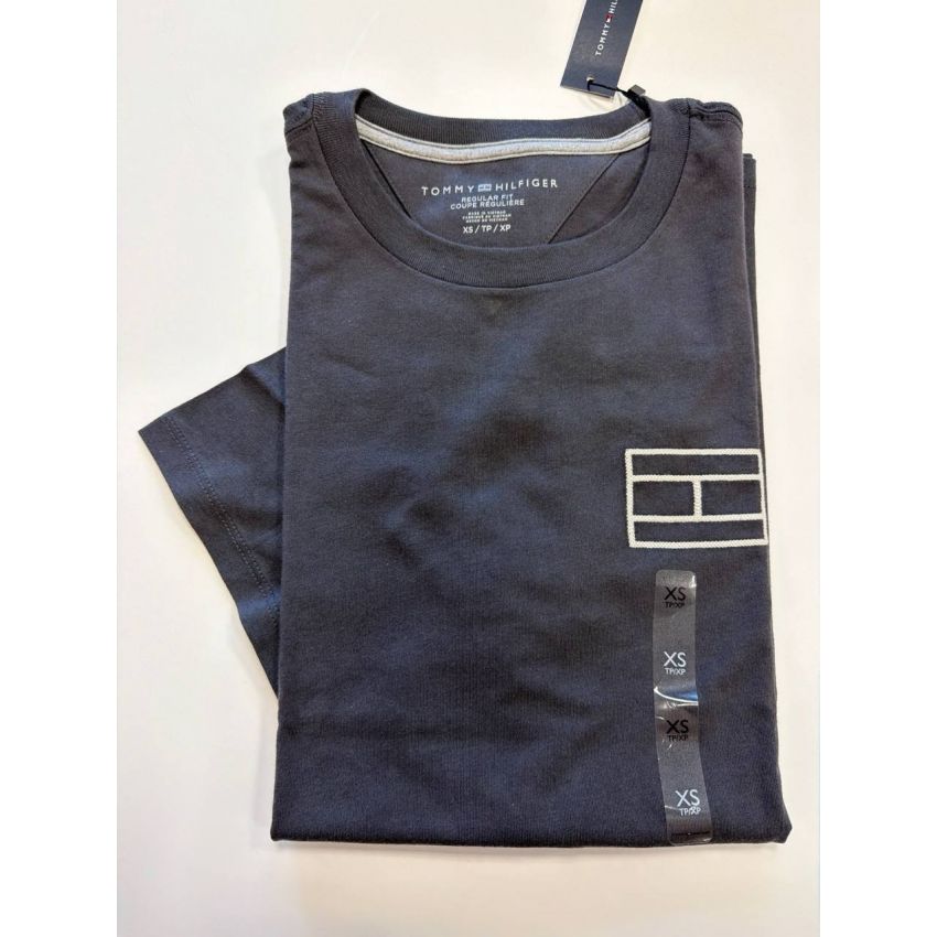 Camiseta Regular Fit Gola com bordado