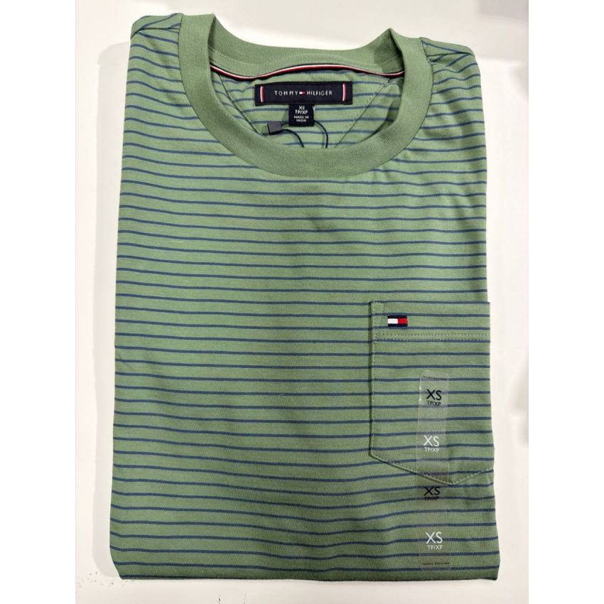 Camiseta regular fit com bolso