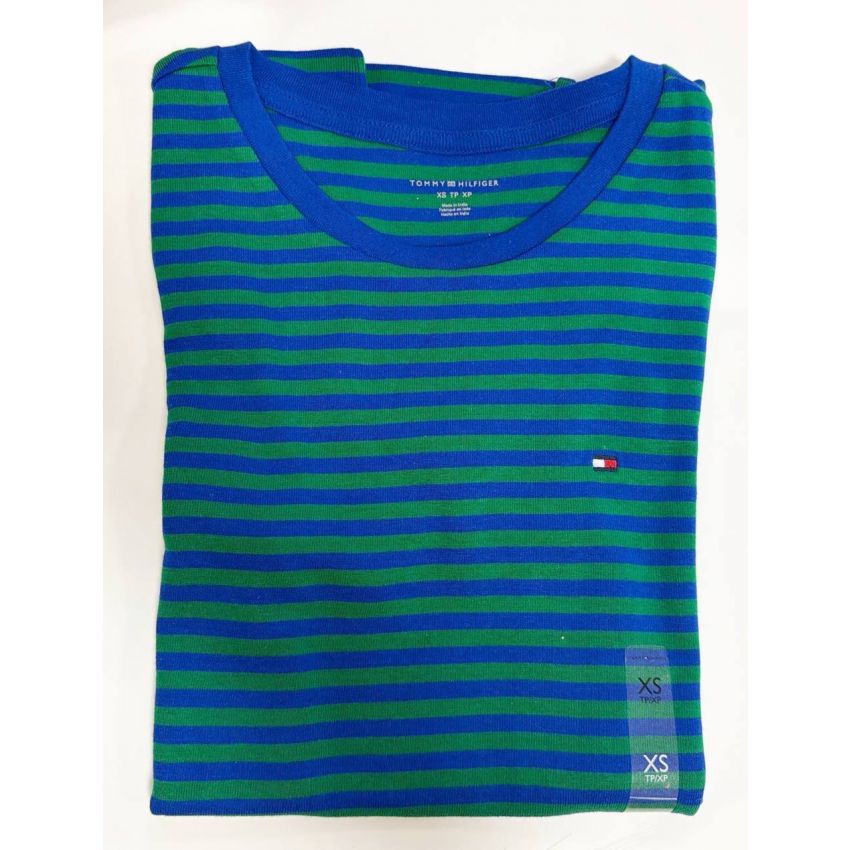 camiseta gola U manga curta