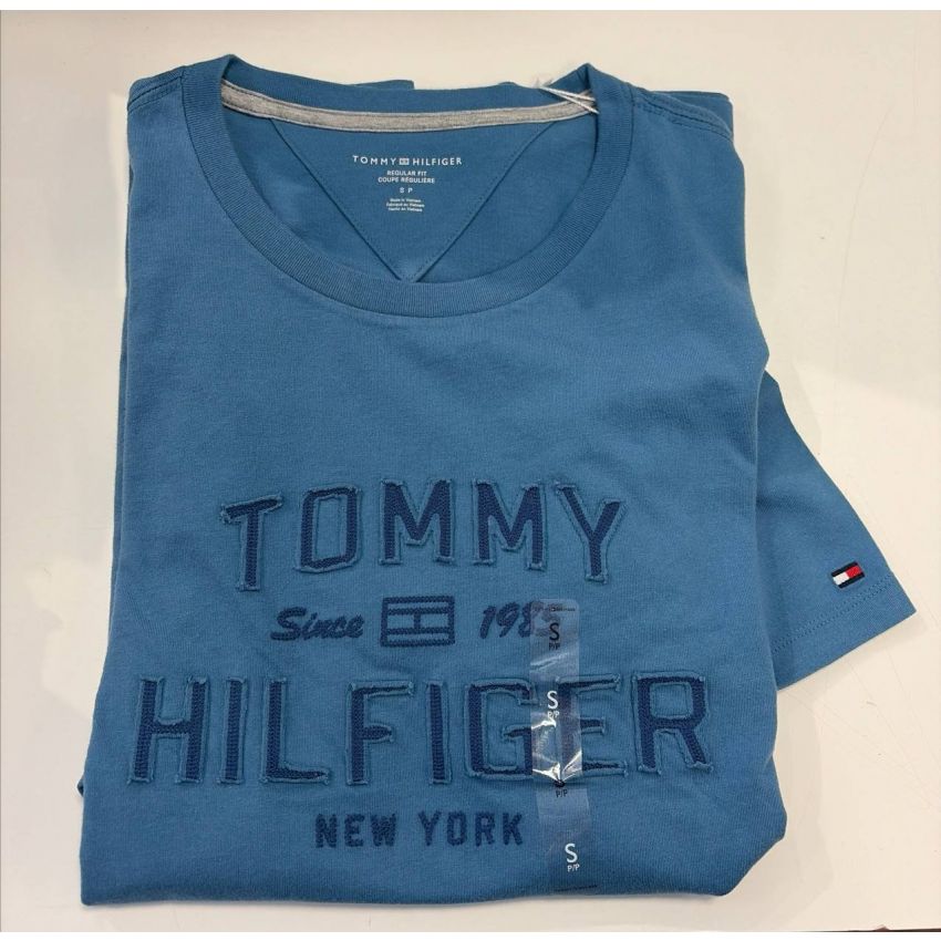 Camiseta Regular Fit Gola com bordado