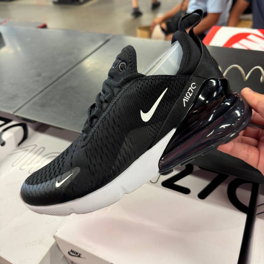 AIR MAX 270
