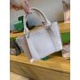 BOLSA MÉDIA DE MÃO COM ALCA EXTRA