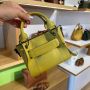 BOLSA PEQUENA DE MÃO COM ALÇA EXTRA